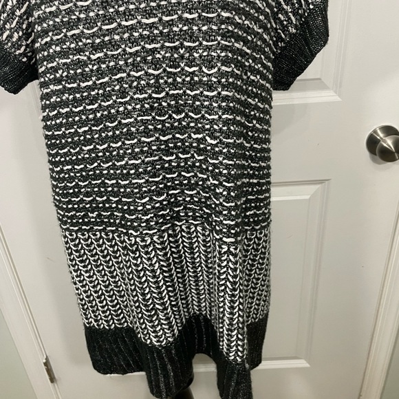 Cozy Black and White Knit Sweater Cowl neck Poncho Size 18/20 CB-70 - Picture 3 of 7